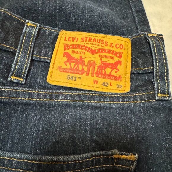 Levi’s Men’s 541 Athletic Fit Dark Wash Tapered Jeans - Size 42x32 - Picture 8 of 8